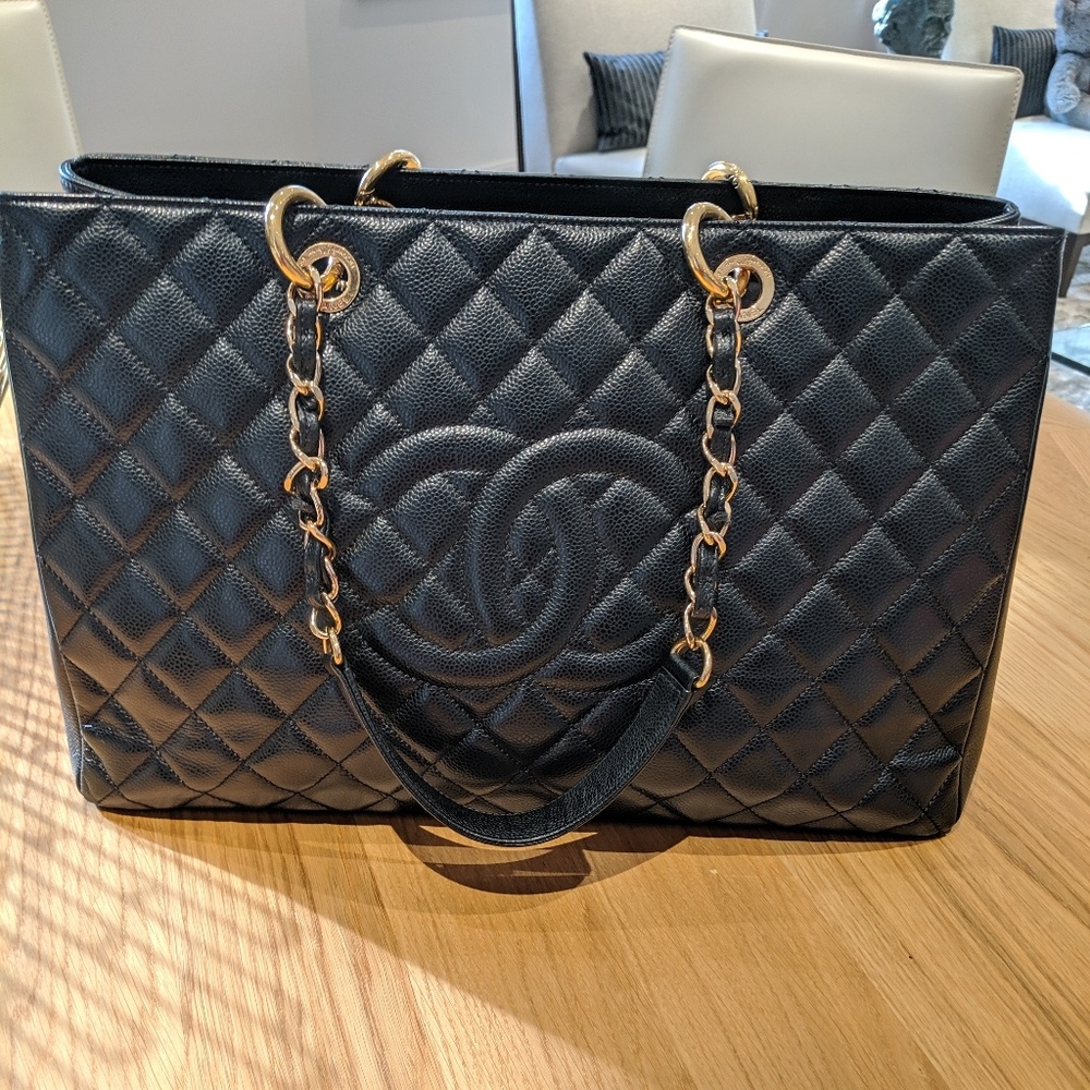 Chanel tote caviar bag black & Gold chain